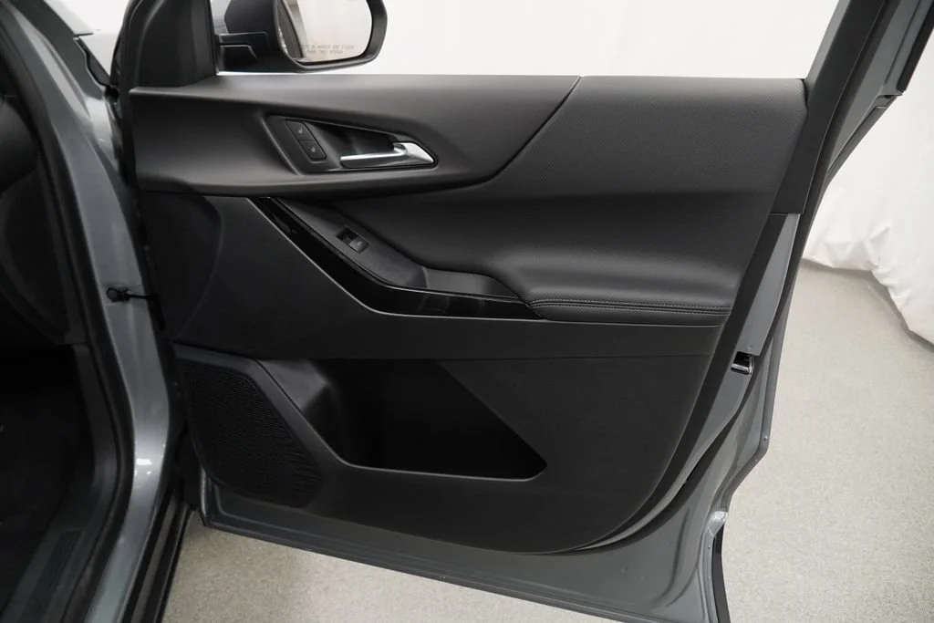 New 2027 Sterling Gray Metallic Chevrolet LT image 25