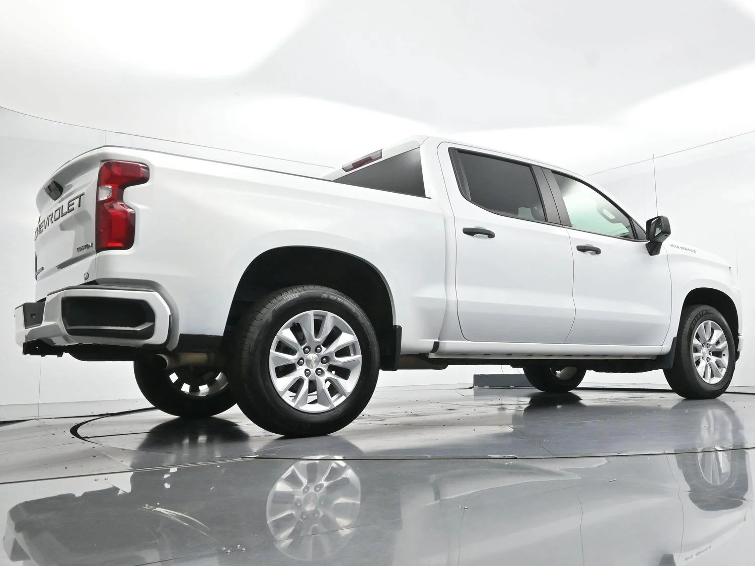 Used 2022 Summit White Chevrolet Custom image 47