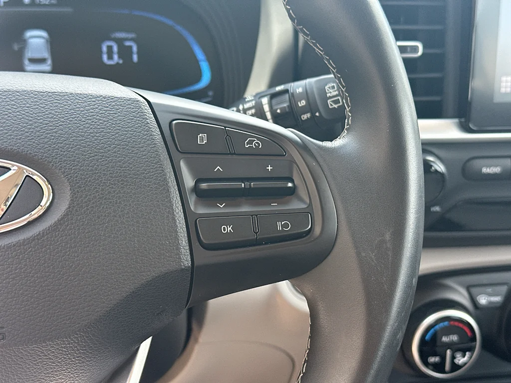 Used 2025 Mirage Green Hyundai SEL image 15