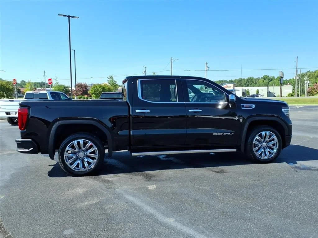 Used 2025 Onyx Black GMC Denali image 20