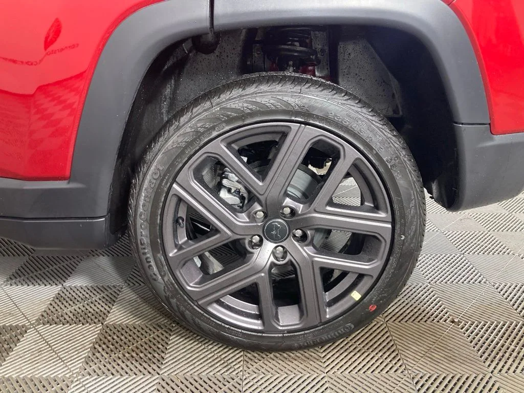 New 2026 Red Hot Pearlcoat Jeep Latitude image 23