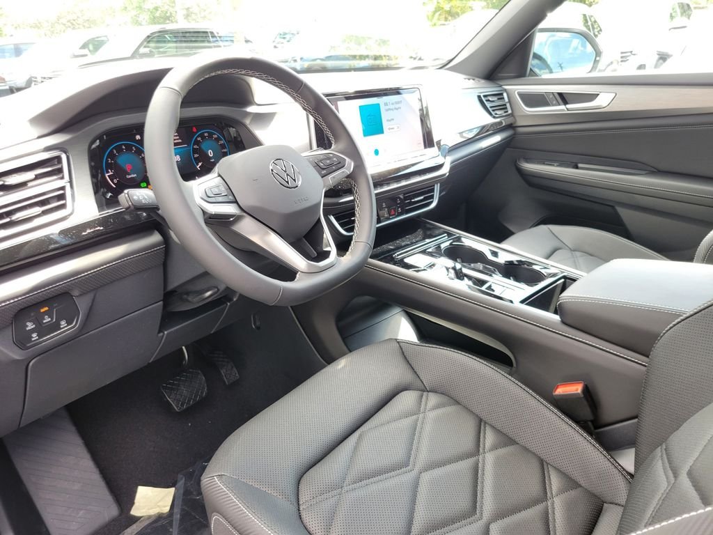 New 2026 White/off-white Volkswagen SE w/Technology image 10