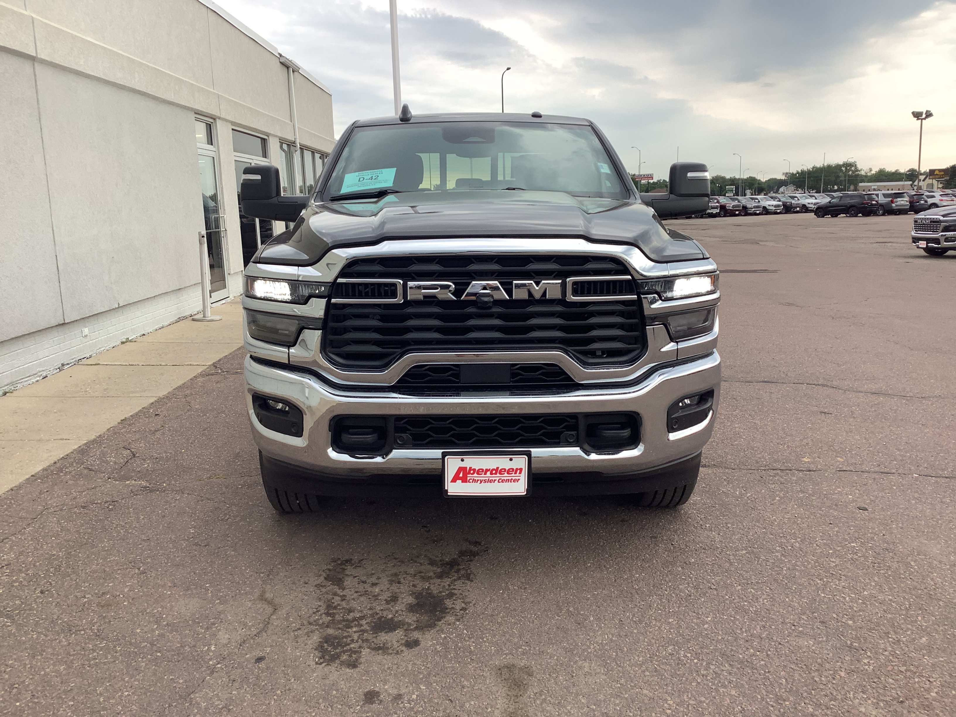New 2026 Granite Crystal Metallic Clear-Coat Exterior Paint RAM Tradesman image 3