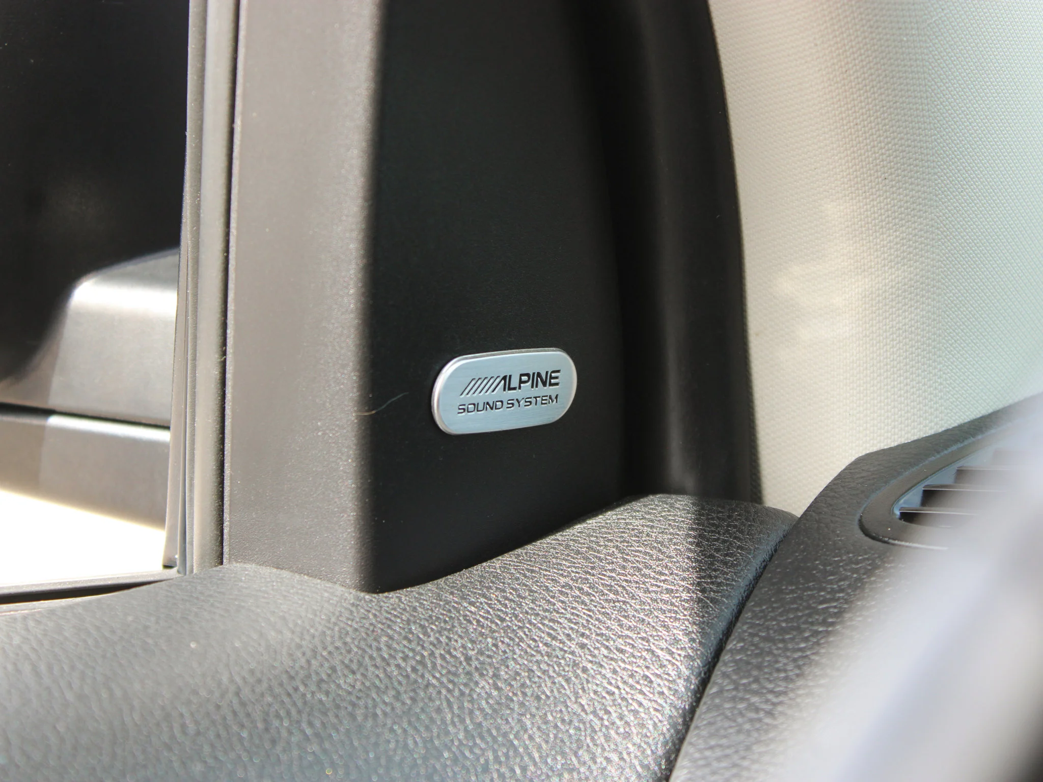Used 2017 Grey Dodge Crossroad * No Accidents | Heated Seats | V6 | Remote Start | Alpine image 20