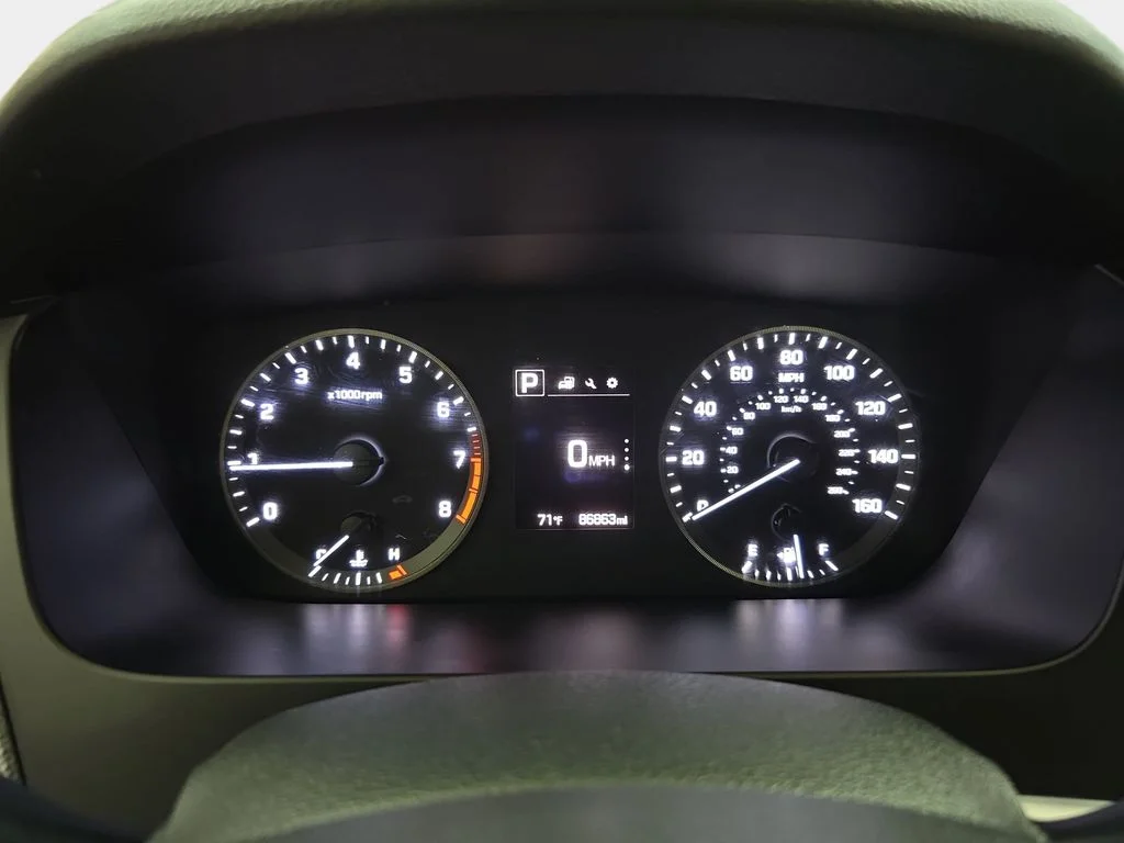 Used 2015 Venetian Red Metallic Hyundai SE image 21
