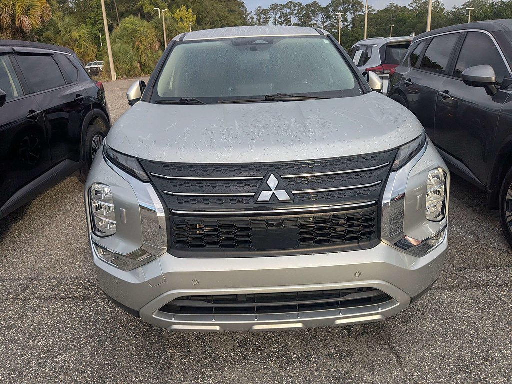 2024 Mitsubishi Outlander SE - Photo 2