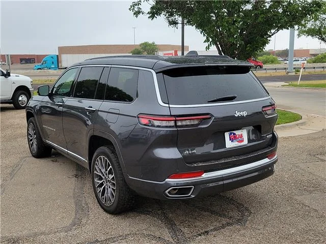 Used 2025 Gray Jeep Summit Reserve 4x4 image 3
