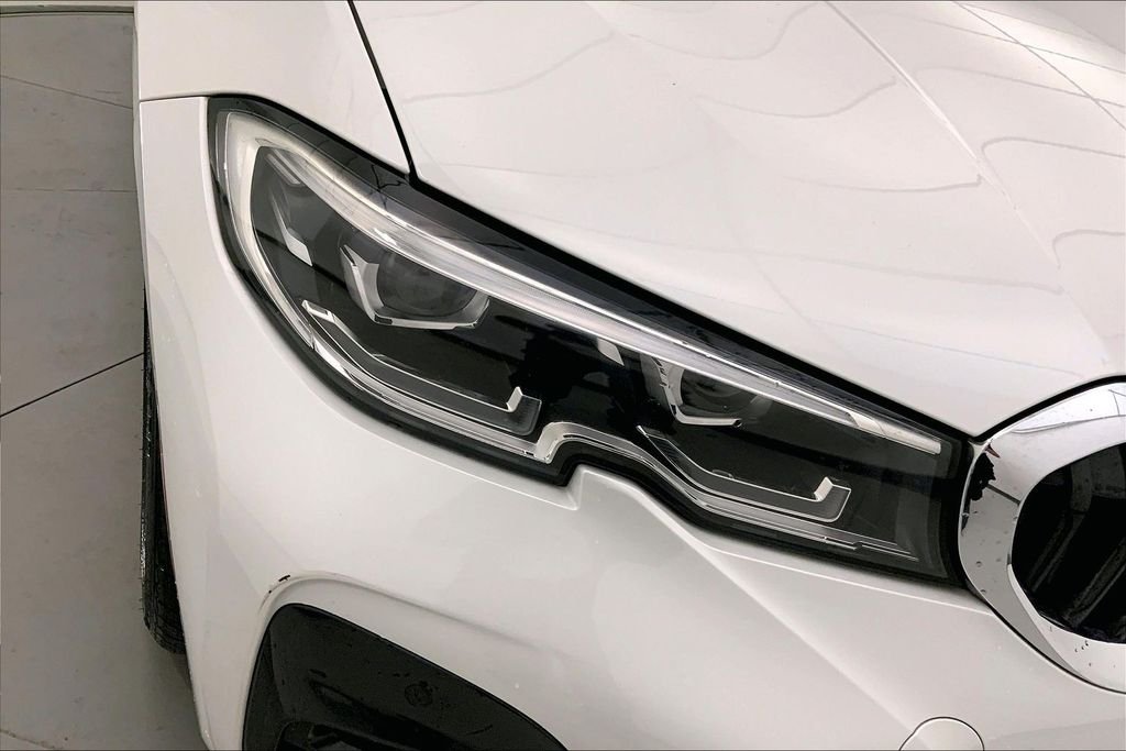 Used 2021 Mineral White Metallic BMW  image 27