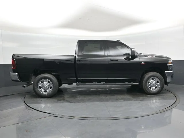 New 2026 Diamond Black Crystal Pearl-Coat Exterior Paint RAM Tradesman image 2