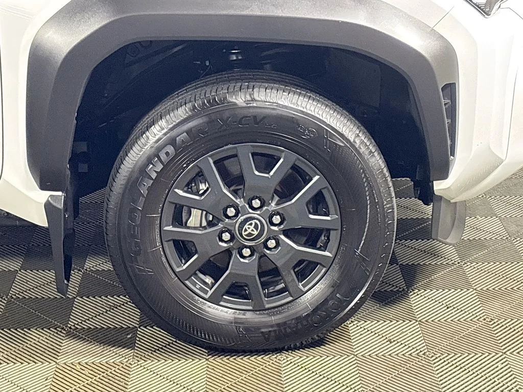 Used 2025 White Toyota SR5 image 22