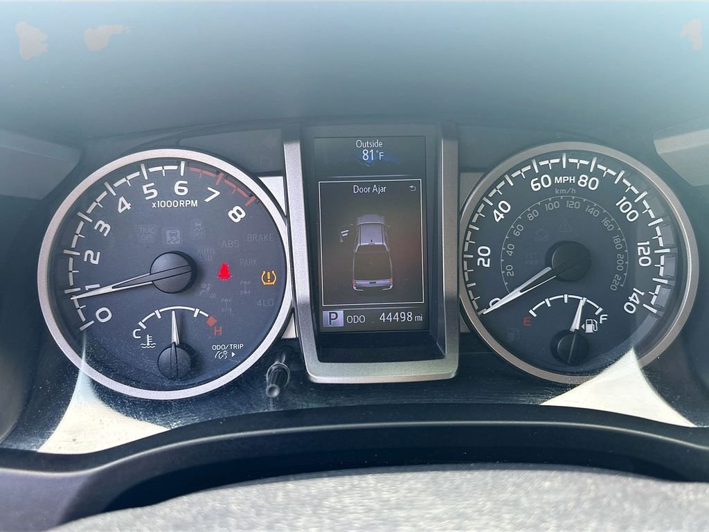 Used 2017 Silver Toyota SR5 image 31
