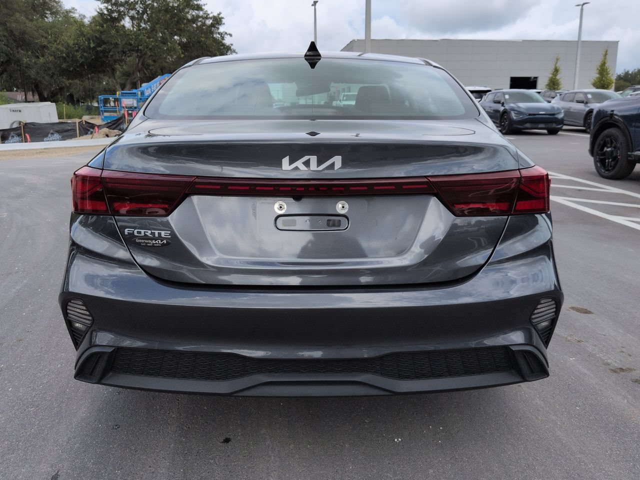 Used 2023 Gravity Gray Kia  image 5