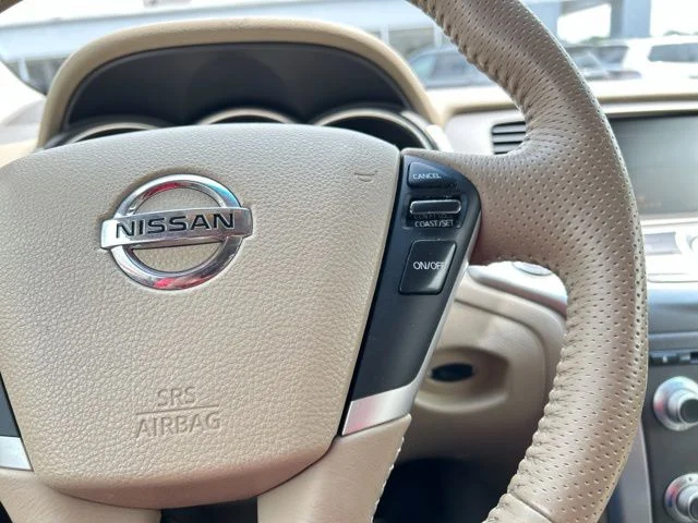Used 2012 White Nissan SL image 36