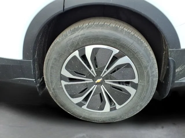 New 2026 Summit White Chevrolet LT image 25