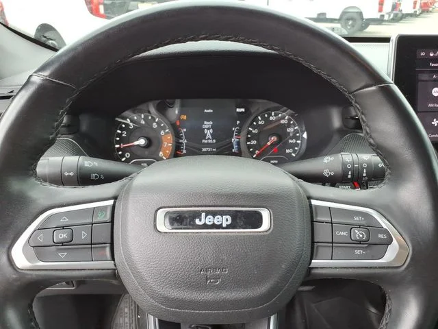 Used 2022 Silver Jeep Latitude image 24