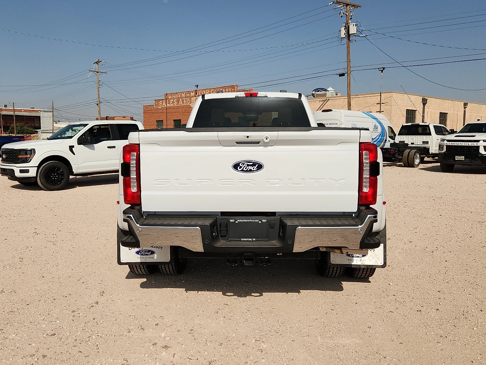 New 2027 Oxford White Ford Lariat image 6