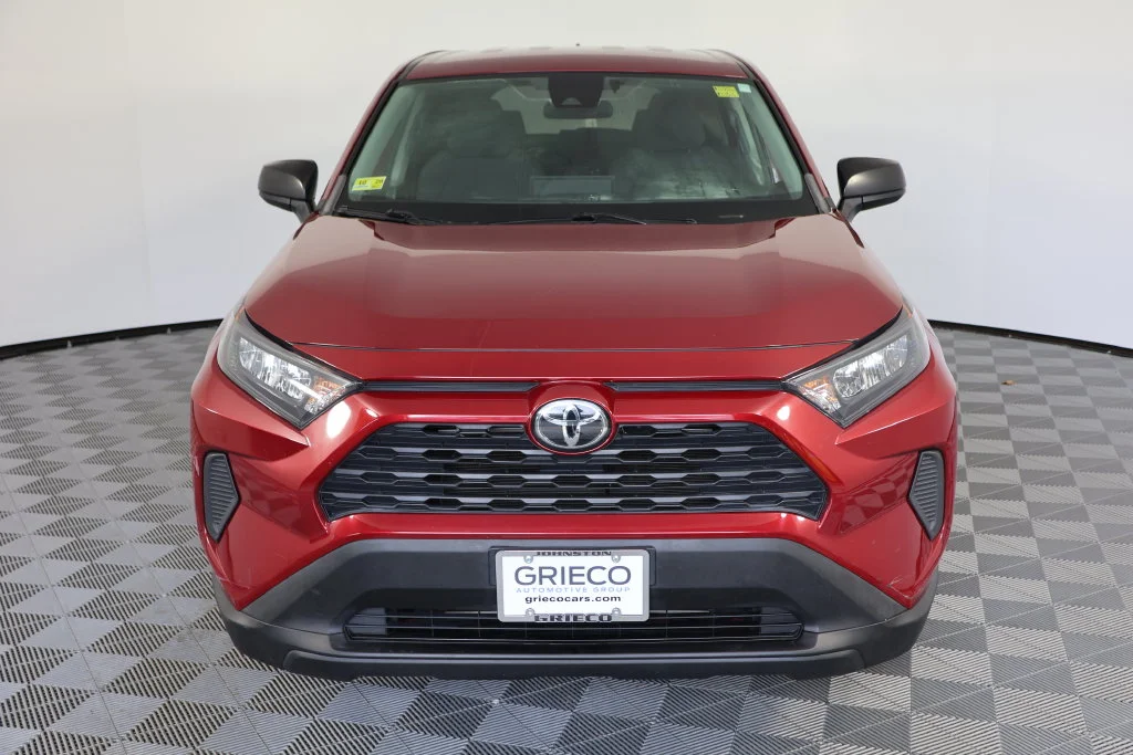 Used 2022 Pearl Toyota LE image 3