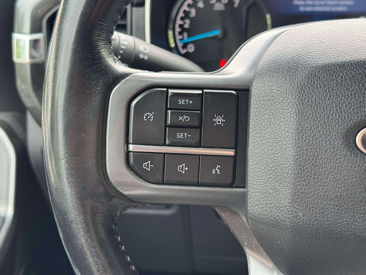 Used 2022 Agate Black Metallic Ford XLT image 25