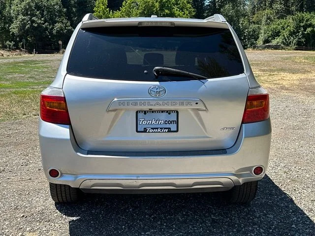 Used 2010 Classic Silver Metallic Toyota Limited image 8