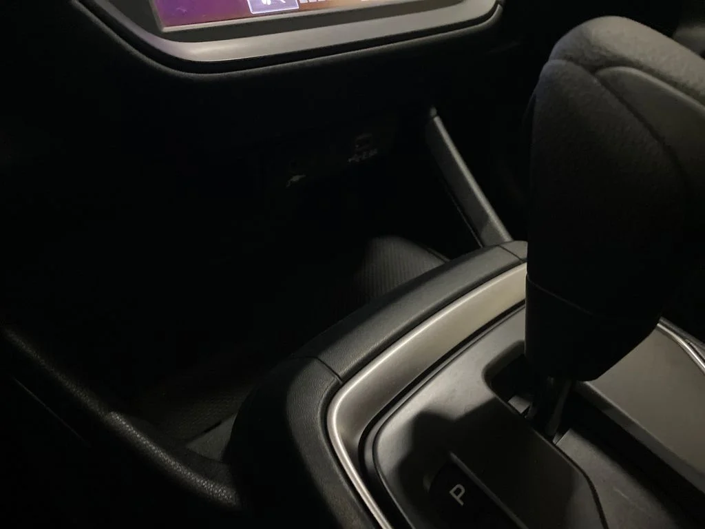 Used 2024 Silver Subaru Base image 19