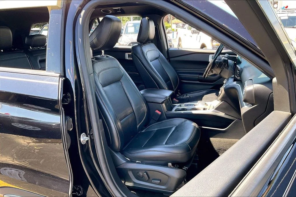 Certified Used 2020 Black Metallic Ford XLT image 6