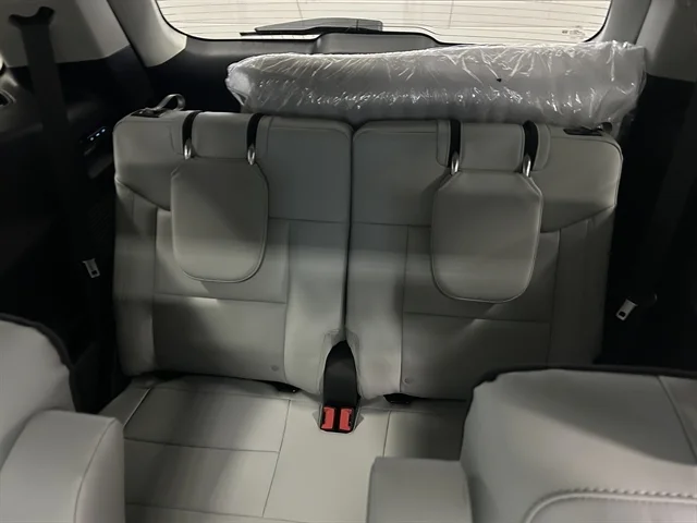 New 2026 Star White Metallic Tri-Coat FORD Platinum™ image 22