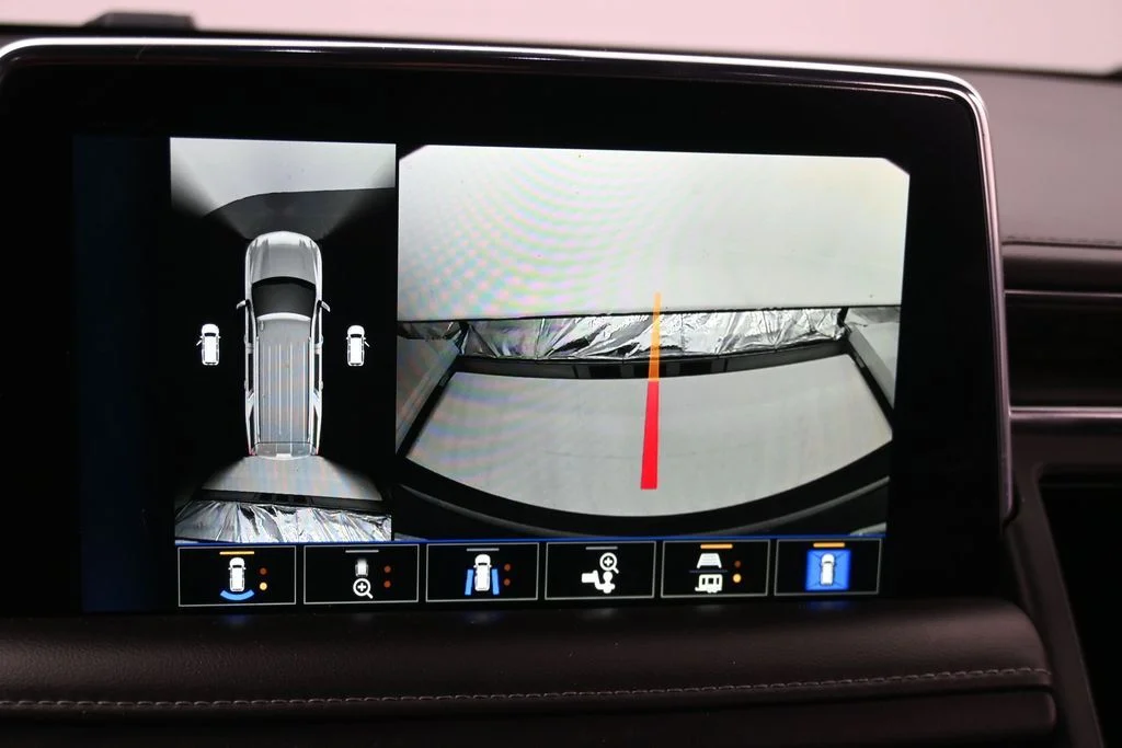 Used 2022 Black Chevrolet Z71 image 19