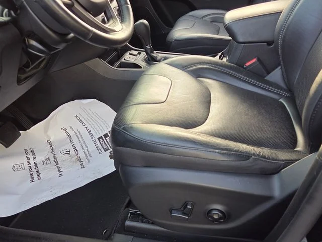Used 2020 Black Jeep Latitude Plus image 4