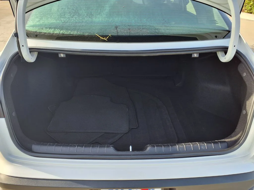 Used 2025 White Kia LXS image 22