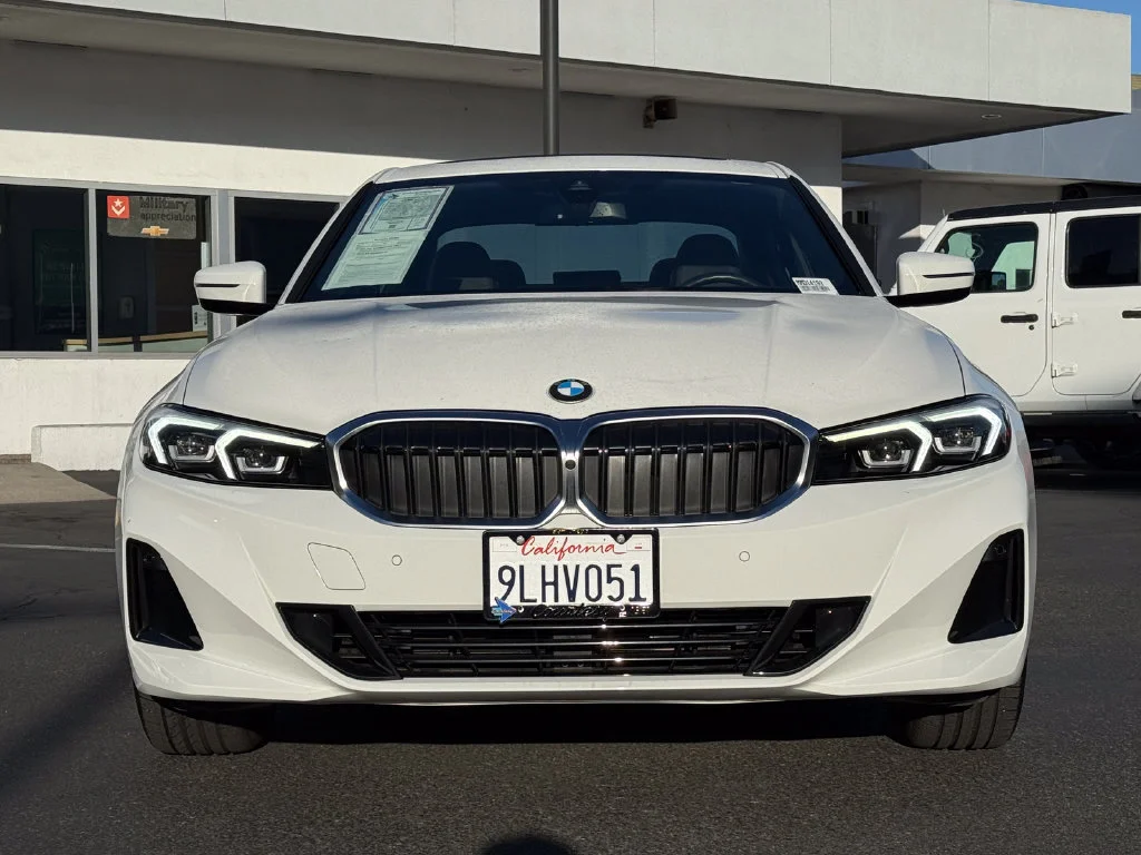 Used 2024  BMW NA image 4