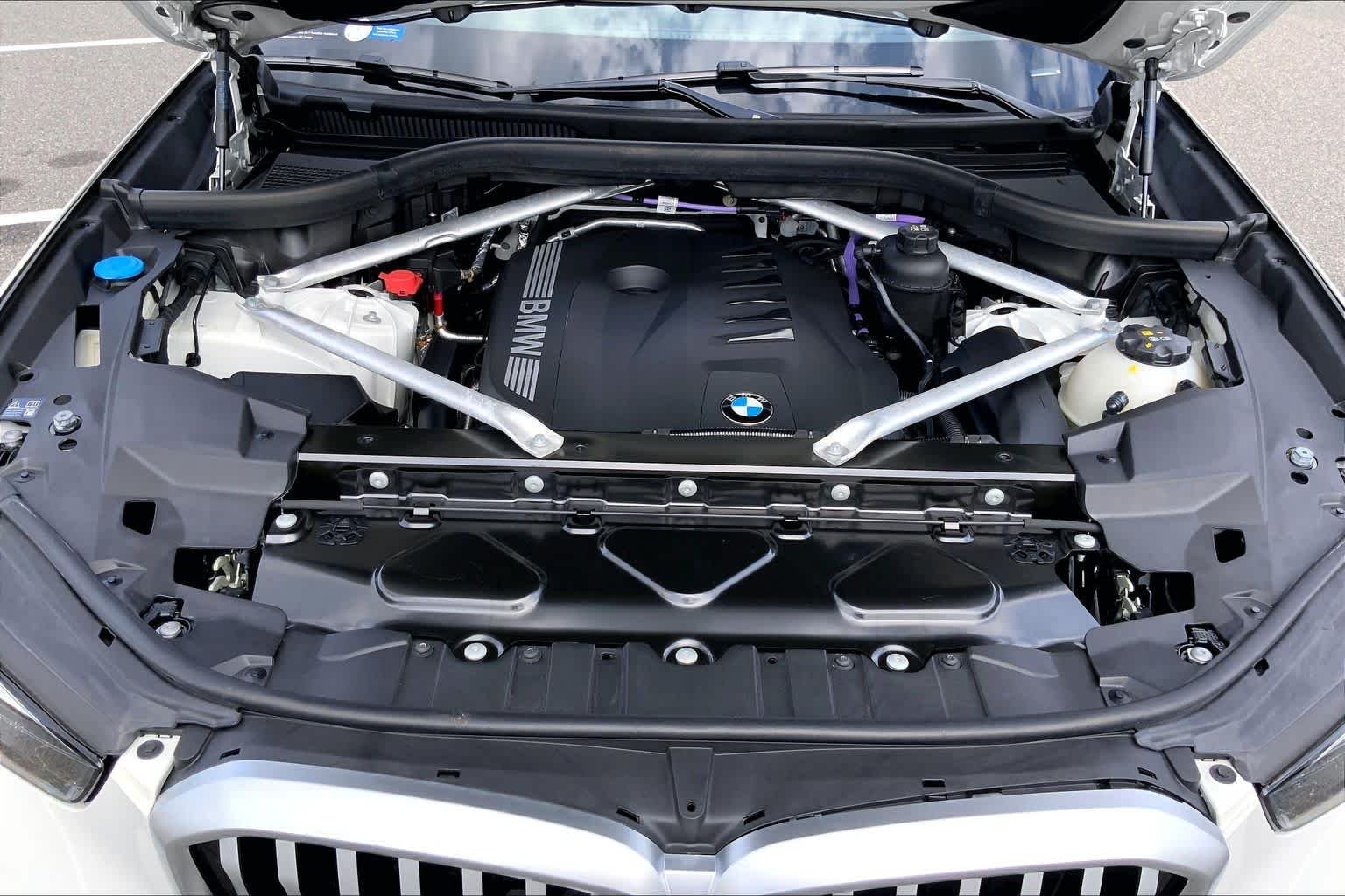 Certified Used 2024 Alpine White BMW xDrive40i image 29