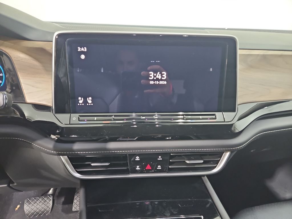 New 2026 White/off-white Volkswagen SE w/Technology image 18