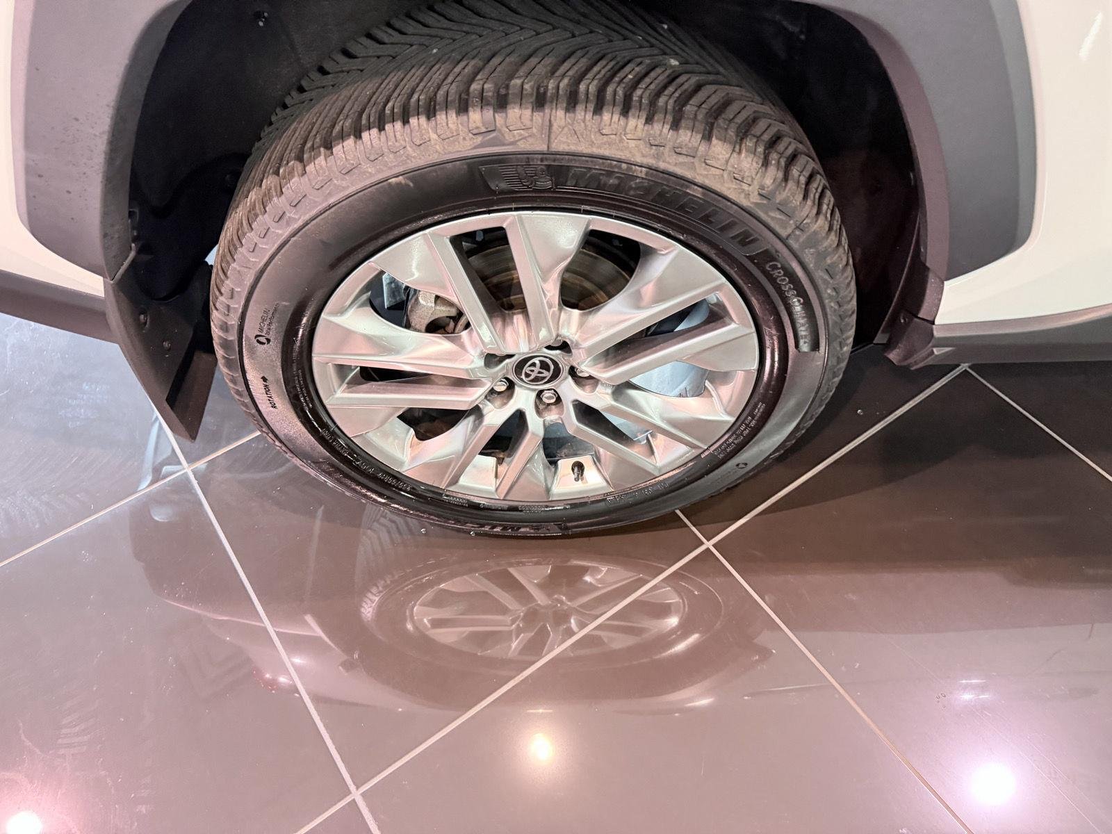 Used 2024 Wind Chill Pearl Toyota XLE Premium image 47