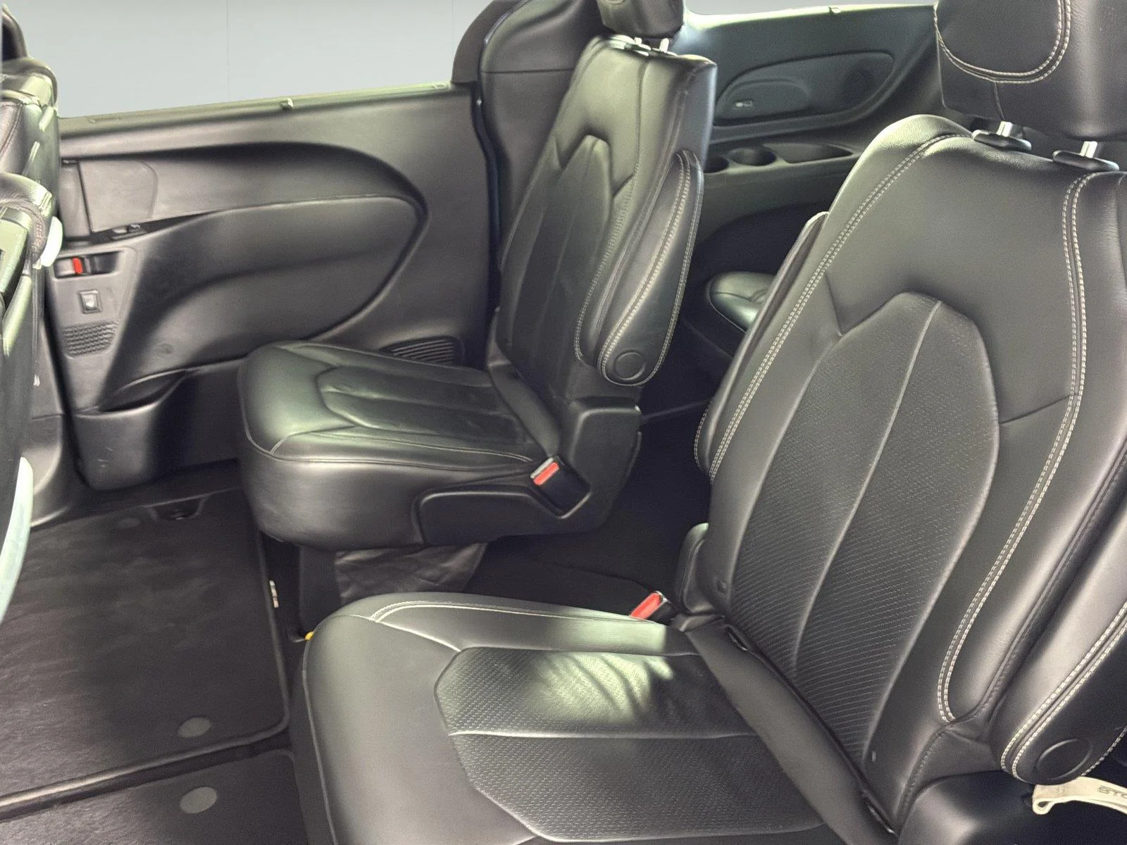 Used 2020 Jazz Blue Pearlcoat Chrysler Touring L Plus image 19