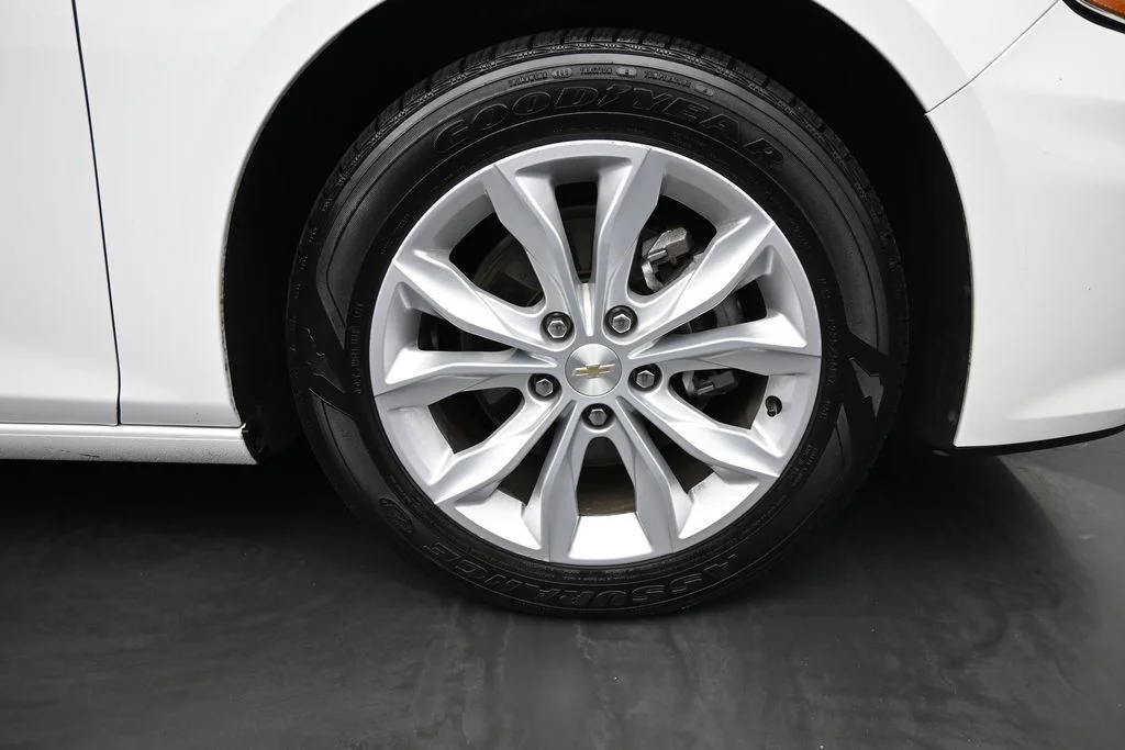 Used 2025 White Chevrolet LT image 10