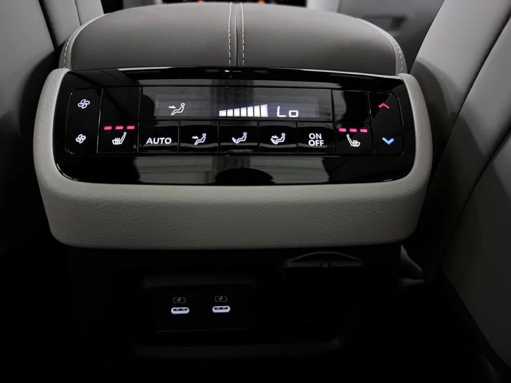 New 2027 2T RAD WHT INFINITI Autograph AWD image 40