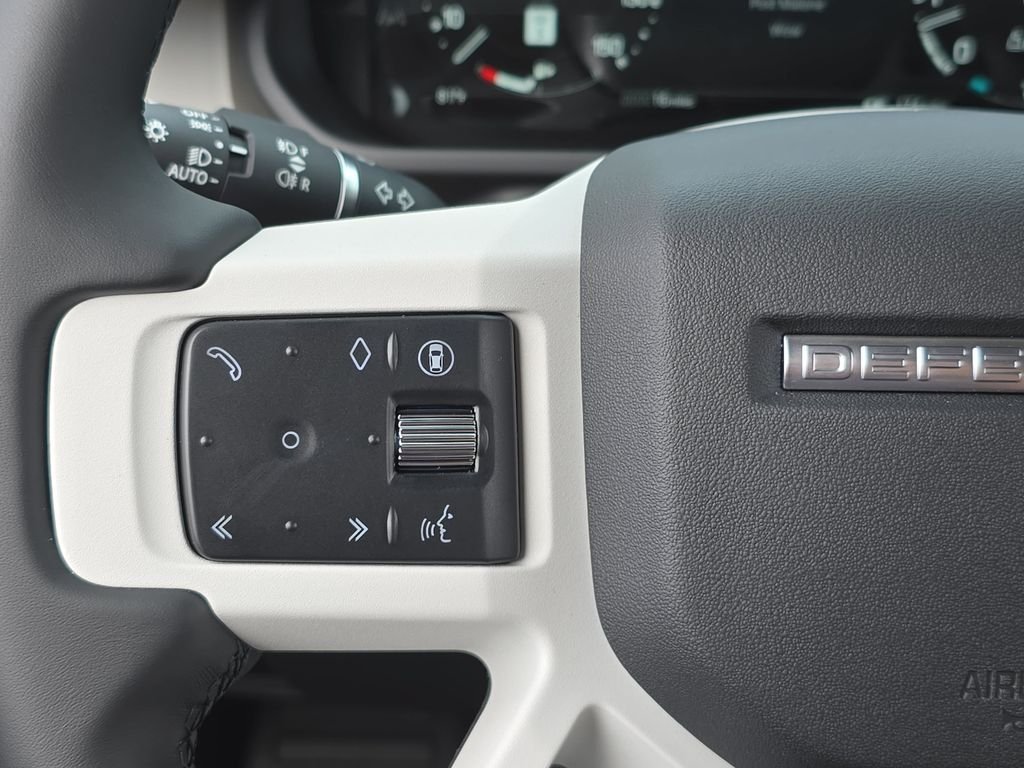 New 2026 Fuji White Land Rover X-Dynamic SE image 17