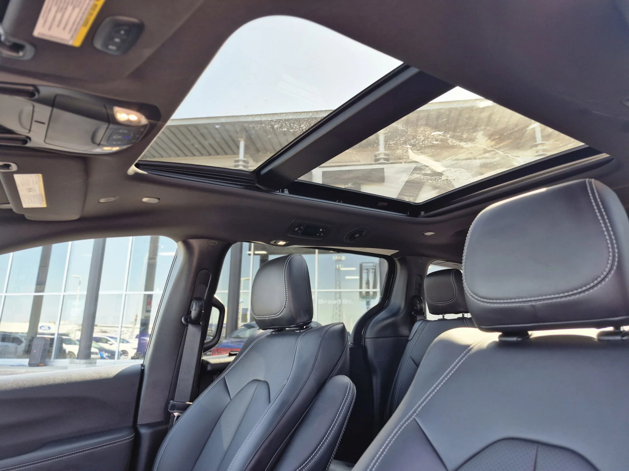 Certified Used 2026 Diamond Black Crystal Pearl Chrysler Select AWD*7 Pass | Adaptive Cruise | Remote Start | Htd Leather | Pano Roof | Htd Wheel | CarPlay image 9