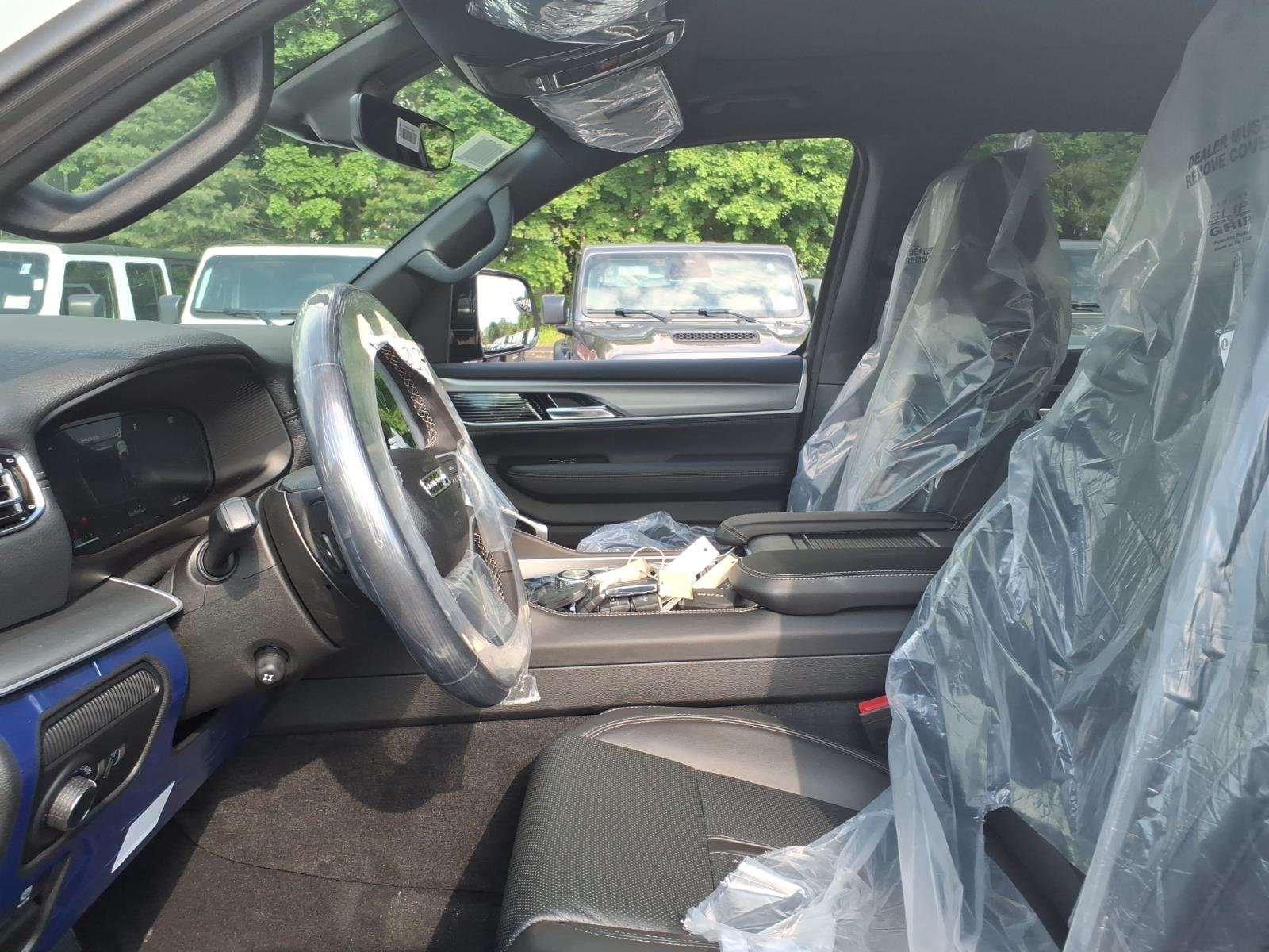 New 2026 Bright White Clear-Coat Exterior Paint Jeep  image 13