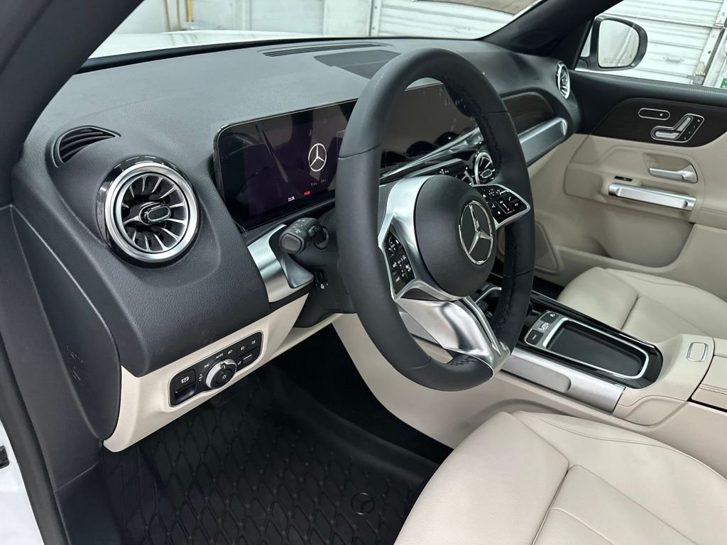 New 2026 Polar White Mercedes-Benz GLB 250 image 13
