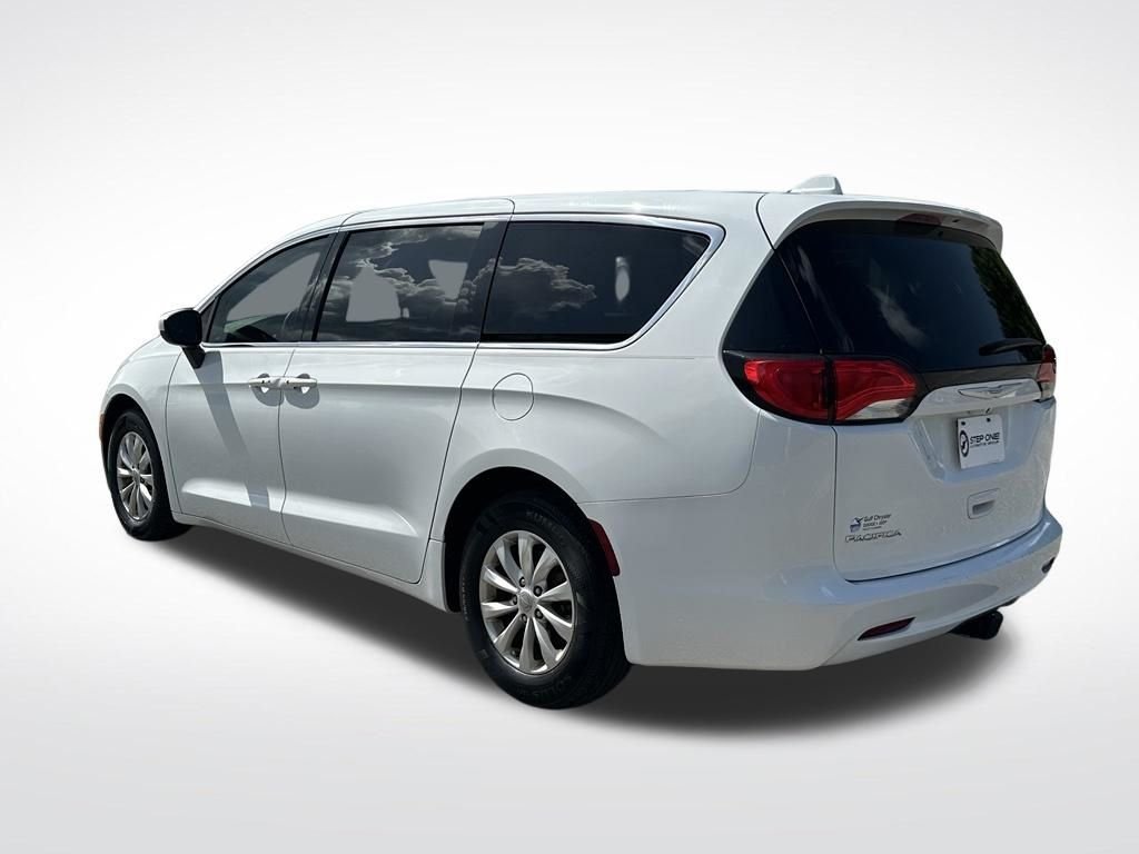 Used 2017 White Chrysler Touring image 5