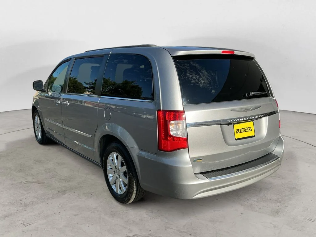 Used 2016 Silver Chrysler Touring image 7