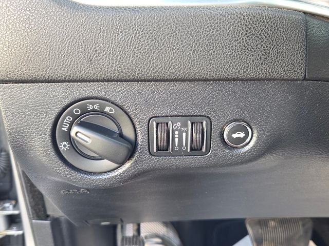 Used 2015 Silver Dodge SE image 26