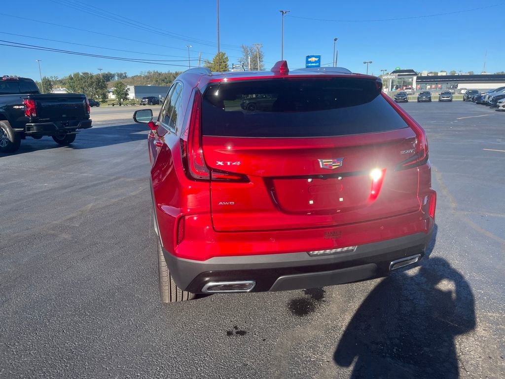 2025 Cadillac XT4 Premium Luxury photo 3