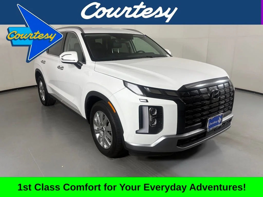 Used 2024 White Hyundai SEL image 1