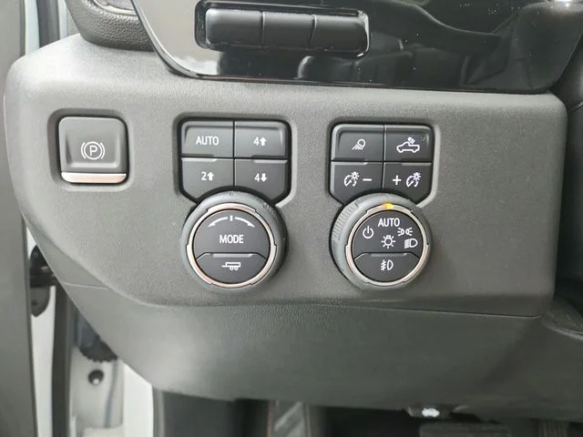 Used 2022 White Chevrolet ZR2 image 27
