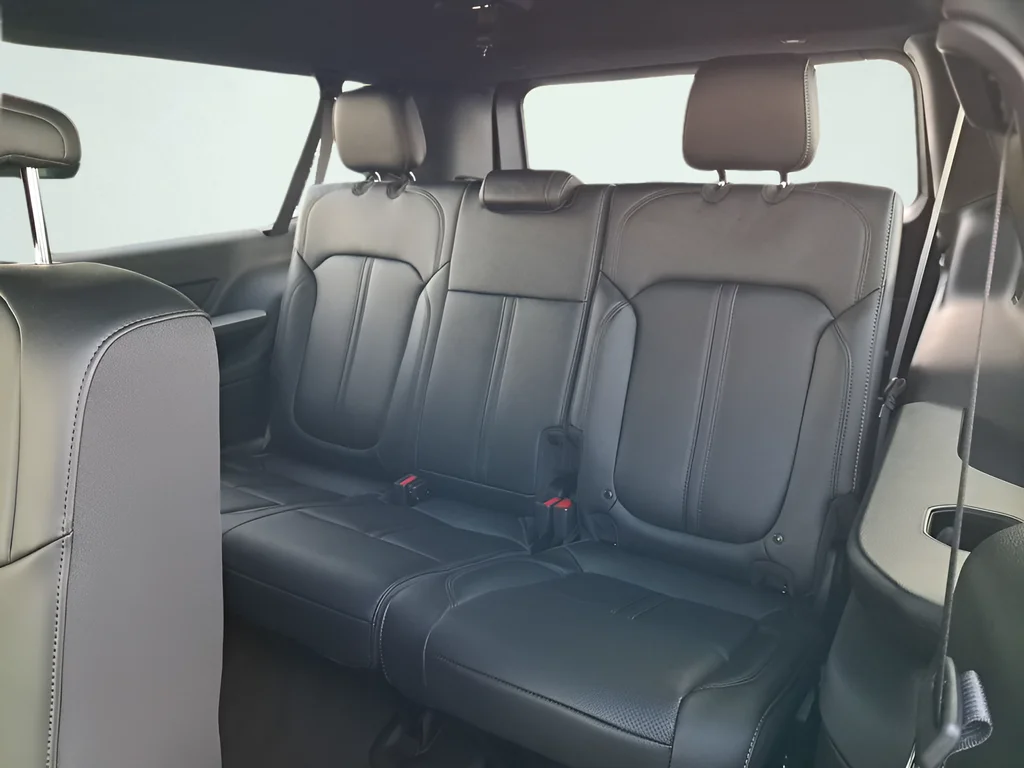 New 2026 Bright White Clear-Coat Exterior Paint Jeep Limited Altitude image 14