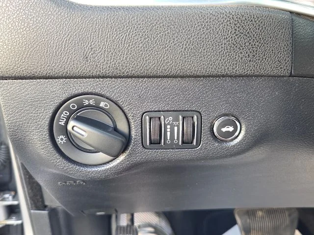 Used 2015 Silver Dodge SE image 26