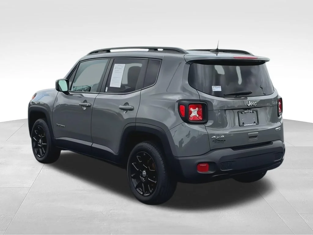 Used 2021 Gray Jeep Latitude image 6