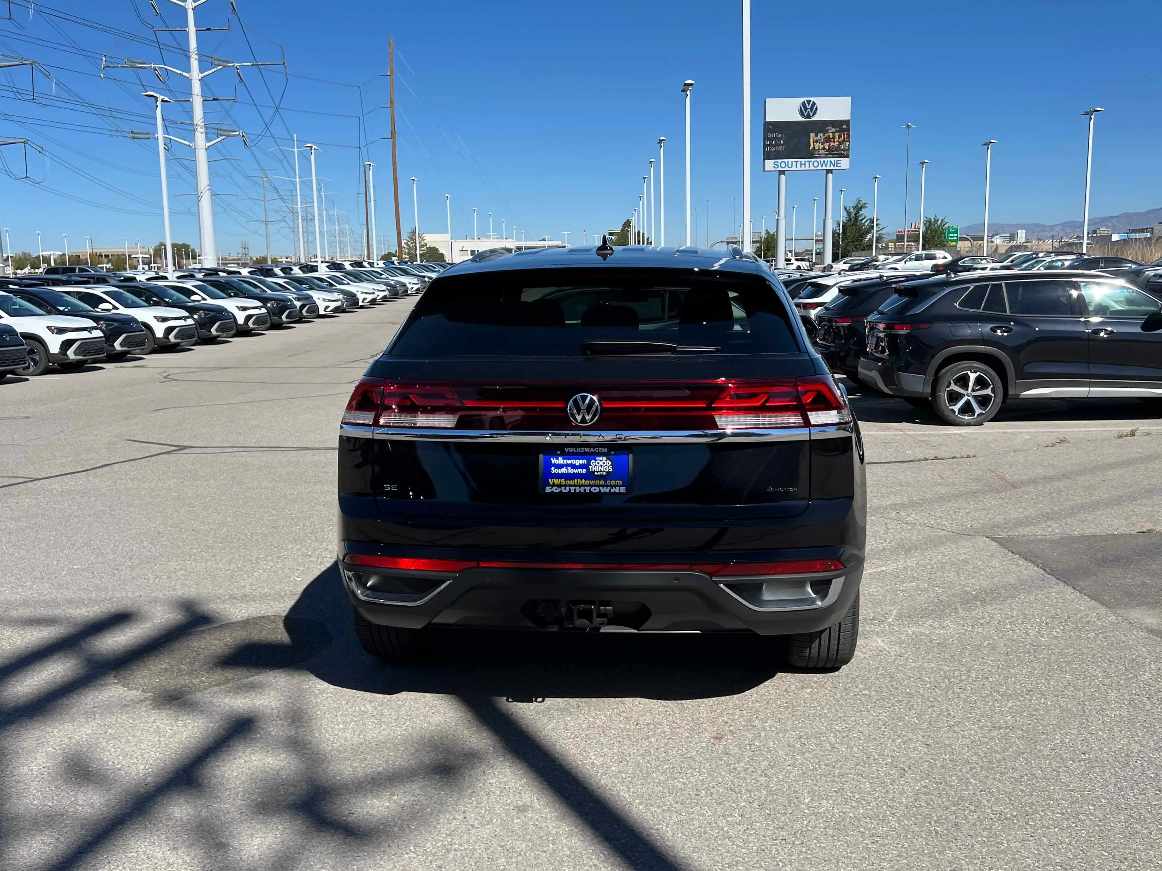 New 2026 Deep Black Volkswagen 2.0T SE w/Technology image 10